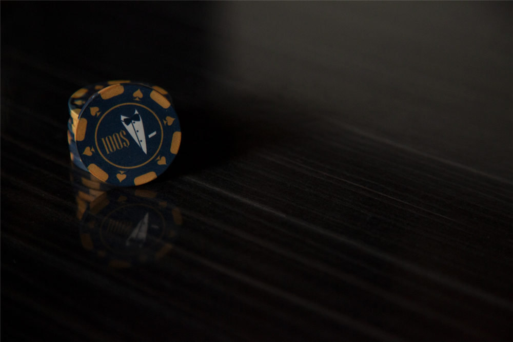 "Secret Agent" Poker Chipset (1)