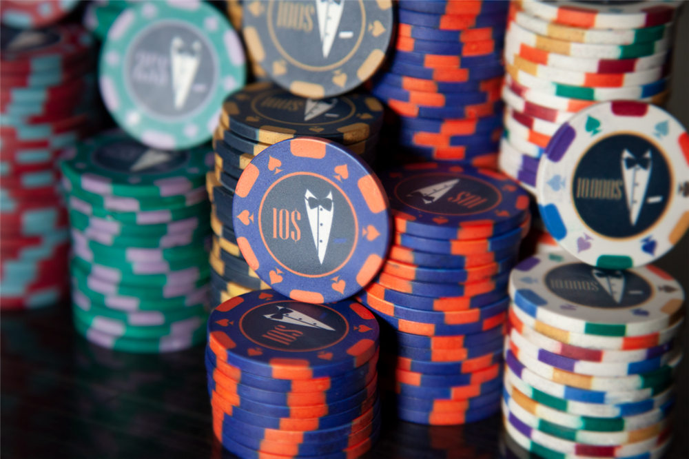 "Secret Agent" Poker Chipset (4)